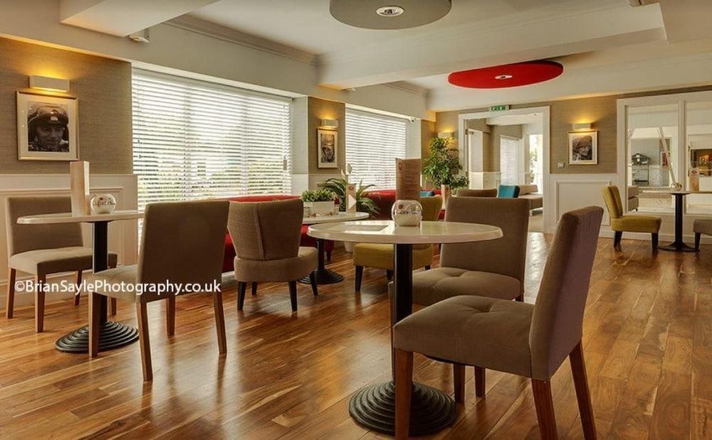 The Park Hotel Sefton Екстериор снимка