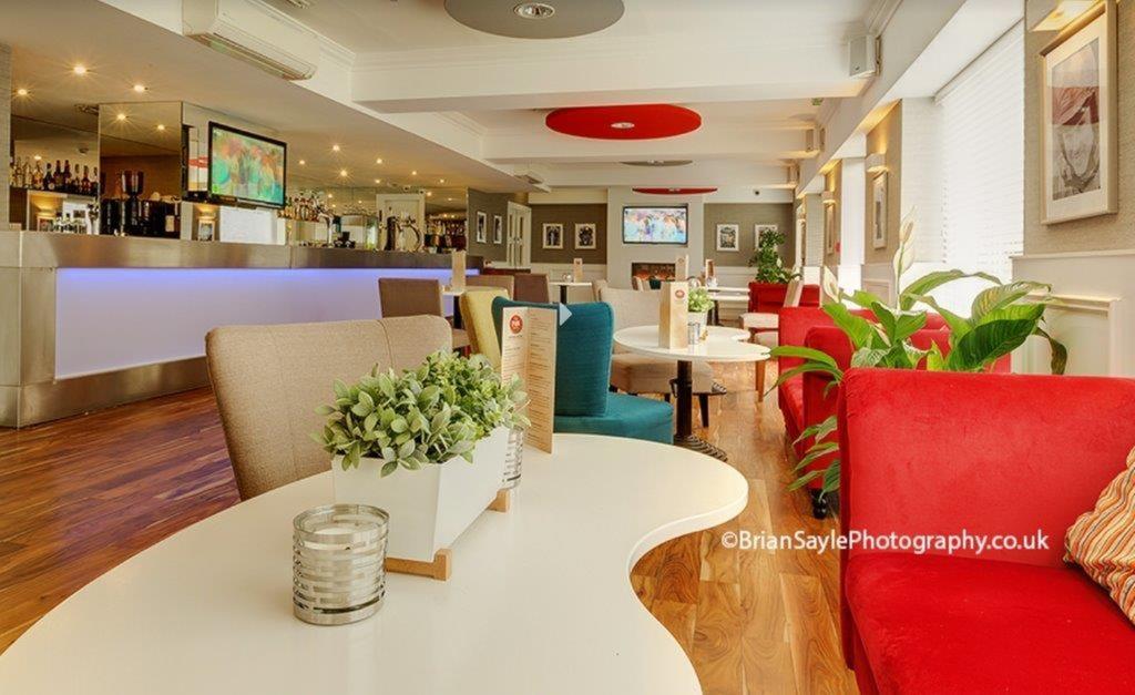 The Park Hotel Sefton Екстериор снимка