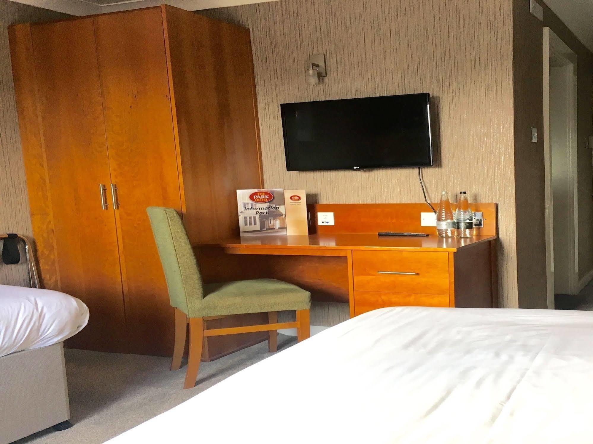 The Park Hotel Sefton Екстериор снимка