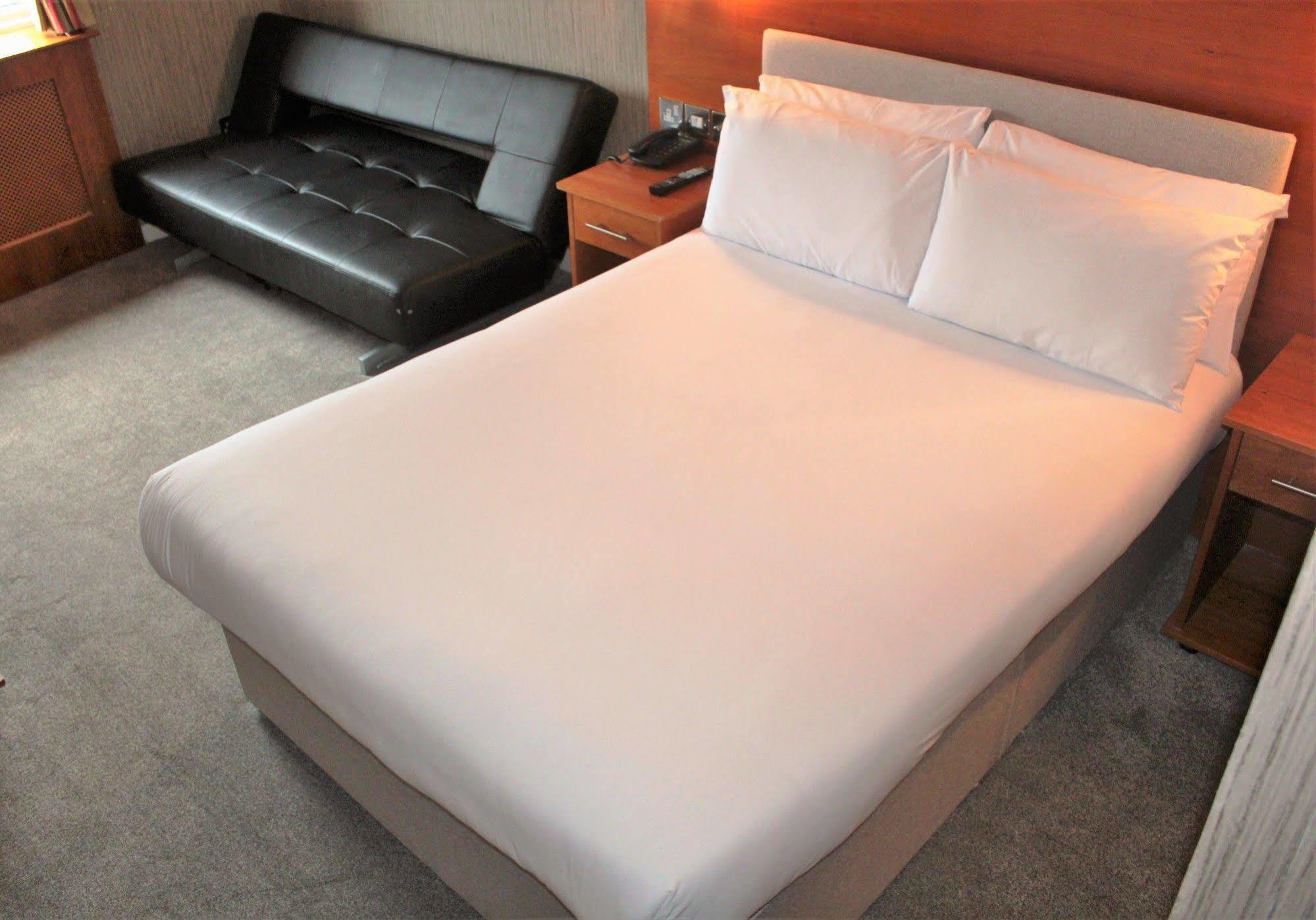 The Park Hotel Sefton Екстериор снимка